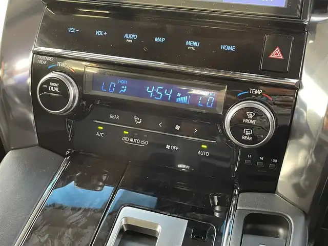 トヨタ アルファード S Cパッケージ 滋賀県 2018(平30)年 6.6万km ホワイトパールクリスタルシャイン 純正10インチナビ/【Bluetooth/CD/DVD/フルセグTV/HDMI/USB】/純正フリップダウンモニター/トヨタセーフティセンス/・プリクラッシュセーフティ/・レーンディパーチャーアラート/・レーダークルーズコントロール/・オートマチックハイビーム/バックカメラ/クリアランスソナー/ブラインドスポットモニター/両側パワースライドドア/F/S/Rモデリスタエアロ/LEDヘッドライト/レザーシート/D/Nパワーシート/D/Nシートヒーター/D/Nシートベンチレーション/二列目パワーリクライニング/N席/二列目パワーオットマン/ステアリングヒーター/パワーバックドア/前後ドライブレコーダー/ビルトインETC/電動パーキングブレーキ/オートブレーキホールド/プッシュスタート/スマートキー/ステアリングリモコン