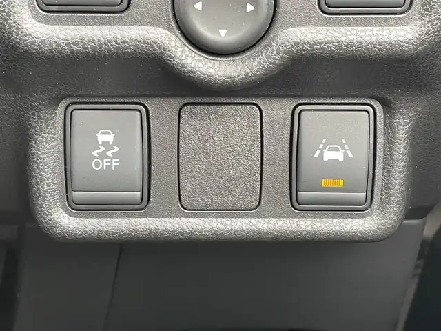 日産 ノート e－パワー ニスモ 千葉県 2017(平29)年 5万km ブリリアントホワイトパール エマージェンシーブレーキ/アラウンドビューモニター/インテリジェントルームミラー/純正SDナビ【MM516D-W】/・CD/DVD/Blu-ray/MSV/Bluetooth/フルセグ/インテリジェントキー/前後コーナーセンサー/純正ドライブレコーダー/ETC/純正16インチアルミホイール/純正LEDヘッドライト/フォグランプ/車線逸脱警報