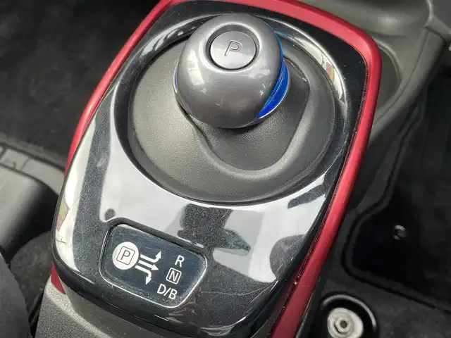 日産 ノート e－パワー ニスモ 千葉県 2017(平29)年 5万km ブリリアントホワイトパール エマージェンシーブレーキ/アラウンドビューモニター/インテリジェントルームミラー/純正SDナビ【MM516D-W】/・CD/DVD/Blu-ray/MSV/Bluetooth/フルセグ/インテリジェントキー/前後コーナーセンサー/純正ドライブレコーダー/ETC/純正16インチアルミホイール/純正LEDヘッドライト/フォグランプ/車線逸脱警報