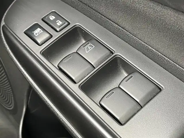 日産 ノート e－パワー ニスモ 千葉県 2017(平29)年 5万km ブリリアントホワイトパール エマージェンシーブレーキ/アラウンドビューモニター/インテリジェントルームミラー/純正SDナビ【MM516D-W】/・CD/DVD/Blu-ray/MSV/Bluetooth/フルセグ/インテリジェントキー/前後コーナーセンサー/純正ドライブレコーダー/ETC/純正16インチアルミホイール/純正LEDヘッドライト/フォグランプ/車線逸脱警報