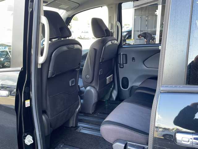 日産 セレナ ハイウェイスター Vセレクション 道東・釧路十勝 2018(平30)年 8.6万km ダイヤモンドブラック ・４WD/・純正9インチナビ/　（CD　DVD　AM　FM　BT　USB　AUX）/・純正フリップダウンモニター/・アラウンドビューモニター/・両側パワースライドドア/・ハンズフリーオートスライドドア/・クルーズコントロール/・エマージェンシーブレーキ/・前方ドライブレコーダー/・アイドリングストップ/・前後コーナーセンサー/・LEDライト/・サンシェード/・スマートキー/・プッシュスタート