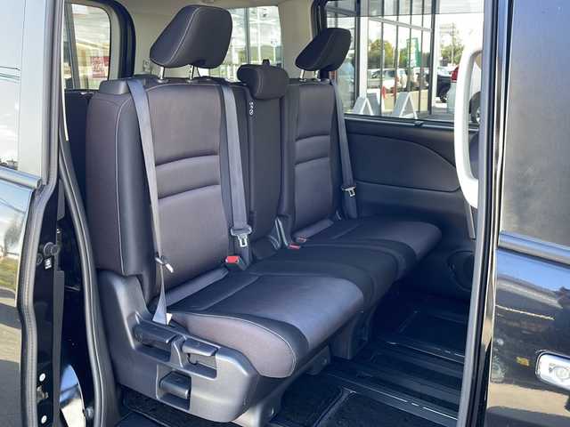 日産 セレナ ハイウェイスター Vセレクション 道東・釧路十勝 2018(平30)年 8.6万km ダイヤモンドブラック ・４WD/・純正9インチナビ/　（CD　DVD　AM　FM　BT　USB　AUX）/・純正フリップダウンモニター/・アラウンドビューモニター/・両側パワースライドドア/・ハンズフリーオートスライドドア/・クルーズコントロール/・エマージェンシーブレーキ/・前方ドライブレコーダー/・アイドリングストップ/・前後コーナーセンサー/・LEDライト/・サンシェード/・スマートキー/・プッシュスタート