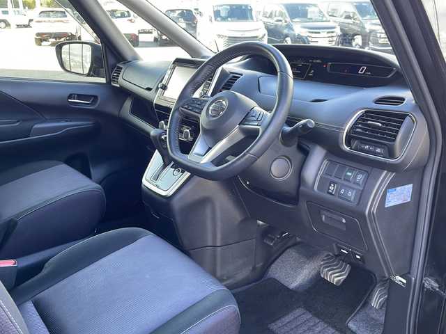 日産 セレナ ハイウェイスター Vセレクション 道東・釧路十勝 2018(平30)年 8.6万km ダイヤモンドブラック ・４WD/・純正9インチナビ/　（CD　DVD　AM　FM　BT　USB　AUX）/・純正フリップダウンモニター/・アラウンドビューモニター/・両側パワースライドドア/・ハンズフリーオートスライドドア/・クルーズコントロール/・エマージェンシーブレーキ/・前方ドライブレコーダー/・アイドリングストップ/・前後コーナーセンサー/・LEDライト/・サンシェード/・スマートキー/・プッシュスタート