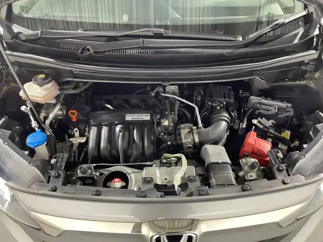 ホンダ フリード＋ ハイブリット クロスター ホンダセンシング 神奈川県 2020(令2)年 2.4万km スーパープラチナグレーメタリック 社外8インチナビ　(AVIC-RL811)/CD/DVD/FM/AM/フルセグTV/Bluetooth/iPod/バックカメラ　/両側パワースライドドア　/ホンダセンシング　/-CMBS　/-アダプティブクルーズコントロール　/-LKAS　/-路外逸脱抑制機能　/-誤発信抑制機能　/-先行車発進お知らせ機能　/-標識認識機能　/社外ドラレコ　/シルバールーフレール　/革巻きステアリング　/革巻きステアリング　/ステアリングスイッチ　/ETC　/ハーフレザー　