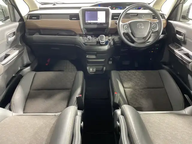 ホンダ フリード＋ ハイブリット クロスター ホンダセンシング 神奈川県 2020(令2)年 2.4万km スーパープラチナグレーメタリック 社外8インチナビ　(AVIC-RL811)/CD/DVD/FM/AM/フルセグTV/Bluetooth/iPod/バックカメラ　/両側パワースライドドア　/ホンダセンシング　/-CMBS　/-アダプティブクルーズコントロール　/-LKAS　/-路外逸脱抑制機能　/-誤発信抑制機能　/-先行車発進お知らせ機能　/-標識認識機能　/社外ドラレコ　/シルバールーフレール　/革巻きステアリング　/革巻きステアリング　/ステアリングスイッチ　/ETC　/ハーフレザー　