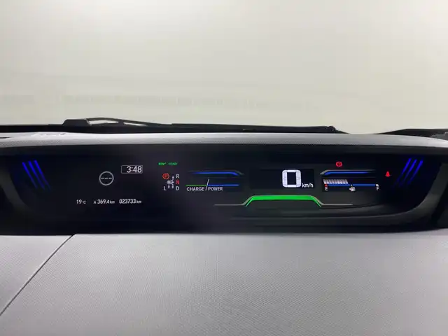 ホンダ フリード＋ ハイブリット クロスター ホンダセンシング 神奈川県 2020(令2)年 2.4万km スーパープラチナグレーメタリック 社外8インチナビ　(AVIC-RL811)/CD/DVD/FM/AM/フルセグTV/Bluetooth/iPod/バックカメラ　/両側パワースライドドア　/ホンダセンシング　/-CMBS　/-アダプティブクルーズコントロール　/-LKAS　/-路外逸脱抑制機能　/-誤発信抑制機能　/-先行車発進お知らせ機能　/-標識認識機能　/社外ドラレコ　/シルバールーフレール　/革巻きステアリング　/革巻きステアリング　/ステアリングスイッチ　/ETC　/ハーフレザー　