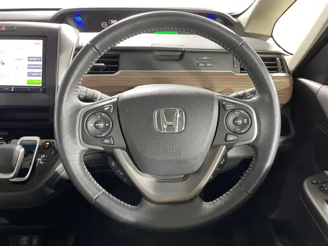 ホンダ フリード＋ ハイブリット クロスター ホンダセンシング 神奈川県 2020(令2)年 2.4万km スーパープラチナグレーメタリック 社外8インチナビ　(AVIC-RL811)/CD/DVD/FM/AM/フルセグTV/Bluetooth/iPod/バックカメラ　/両側パワースライドドア　/ホンダセンシング　/-CMBS　/-アダプティブクルーズコントロール　/-LKAS　/-路外逸脱抑制機能　/-誤発信抑制機能　/-先行車発進お知らせ機能　/-標識認識機能　/社外ドラレコ　/シルバールーフレール　/革巻きステアリング　/革巻きステアリング　/ステアリングスイッチ　/ETC　/ハーフレザー　