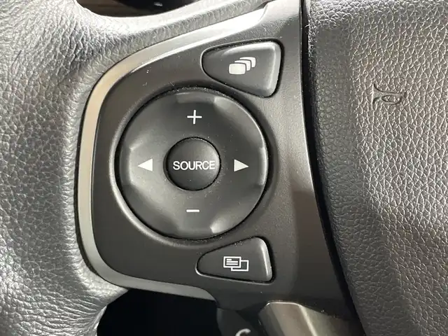 ホンダ フリード＋ ハイブリット クロスター ホンダセンシング 神奈川県 2020(令2)年 2.4万km スーパープラチナグレーメタリック 社外8インチナビ　(AVIC-RL811)/CD/DVD/FM/AM/フルセグTV/Bluetooth/iPod/バックカメラ　/両側パワースライドドア　/ホンダセンシング　/-CMBS　/-アダプティブクルーズコントロール　/-LKAS　/-路外逸脱抑制機能　/-誤発信抑制機能　/-先行車発進お知らせ機能　/-標識認識機能　/社外ドラレコ　/シルバールーフレール　/革巻きステアリング　/革巻きステアリング　/ステアリングスイッチ　/ETC　/ハーフレザー　