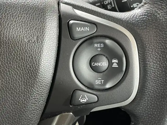 ホンダ フリード＋ ハイブリット クロスター ホンダセンシング 神奈川県 2020(令2)年 2.4万km スーパープラチナグレーメタリック 社外8インチナビ　(AVIC-RL811)/CD/DVD/FM/AM/フルセグTV/Bluetooth/iPod/バックカメラ　/両側パワースライドドア　/ホンダセンシング　/-CMBS　/-アダプティブクルーズコントロール　/-LKAS　/-路外逸脱抑制機能　/-誤発信抑制機能　/-先行車発進お知らせ機能　/-標識認識機能　/社外ドラレコ　/シルバールーフレール　/革巻きステアリング　/革巻きステアリング　/ステアリングスイッチ　/ETC　/ハーフレザー　