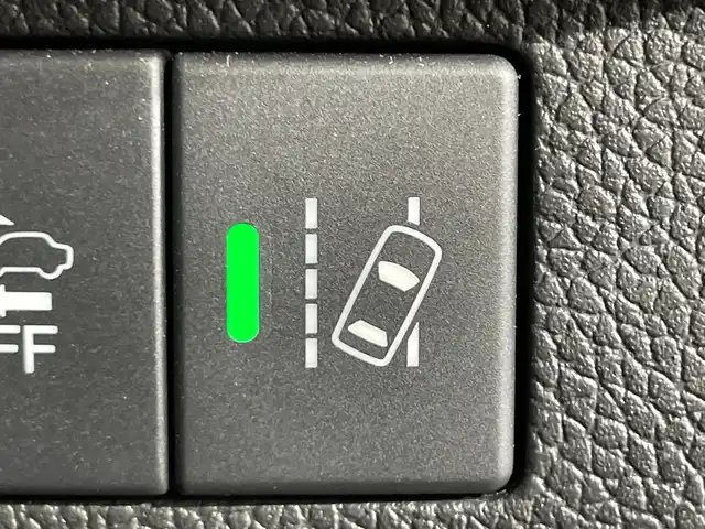 ホンダ フリード＋ ハイブリット クロスター ホンダセンシング 神奈川県 2020(令2)年 2.4万km スーパープラチナグレーメタリック 社外8インチナビ　(AVIC-RL811)/CD/DVD/FM/AM/フルセグTV/Bluetooth/iPod/バックカメラ　/両側パワースライドドア　/ホンダセンシング　/-CMBS　/-アダプティブクルーズコントロール　/-LKAS　/-路外逸脱抑制機能　/-誤発信抑制機能　/-先行車発進お知らせ機能　/-標識認識機能　/社外ドラレコ　/シルバールーフレール　/革巻きステアリング　/革巻きステアリング　/ステアリングスイッチ　/ETC　/ハーフレザー　