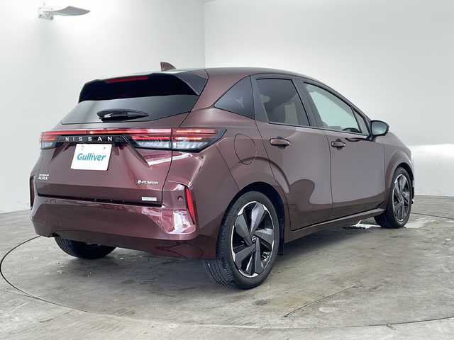 日産 オーラ G レザーエディション 兵庫県 2021(令3)年 4.3万km バーガンディー ・ワンオーナー車/・純正ディスプレイオーディオ/・Bluetooth/USB/HDMI/Apple car play/Android Auto/AM/FM/フルセグテレビ/・アラウンドビューモニター/・プロパイロット/・車線逸脱警報/・車線逸脱防止支援/・後側方車両検知警報/・後側方衝突防止支援/・後退時車両検知警報/・前後クリアランスソナー/・レーダークルーズコントロール/・ブラインドスポットモニター/・オートマチックハイビーム/・エマージェンシーブレーキ/・速度標識表示/・ルート減速支援/・速度制限支援/・標識検知支援/・ふらつき警報/・横滑り防止装置/・革巻きステアリング/・ステアリングスイッチ/・インテリジェントミラー/・電動パーキングブレーキ/・オートホールドブレーキ/・革シート/・BOSEサウンド/・純正フロアマット/・LEDヘッドライト/・純正アルミホイールタイヤ/・純正ドライブレコーダー/・ビルトインETC/・取扱説明書/・保証書/・スペアキー/・ワイヤレス充電