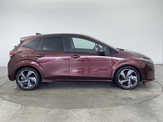 日産 オーラ G レザーエディション 兵庫県 2021(令3)年 4.3万km バーガンディー ・ワンオーナー車/・純正ディスプレイオーディオ/・Bluetooth/USB/HDMI/Apple car play/Android Auto/AM/FM/フルセグテレビ/・アラウンドビューモニター/・プロパイロット/・車線逸脱警報/・車線逸脱防止支援/・後側方車両検知警報/・後側方衝突防止支援/・後退時車両検知警報/・前後クリアランスソナー/・レーダークルーズコントロール/・ブラインドスポットモニター/・オートマチックハイビーム/・エマージェンシーブレーキ/・速度標識表示/・ルート減速支援/・速度制限支援/・標識検知支援/・ふらつき警報/・横滑り防止装置/・革巻きステアリング/・ステアリングスイッチ/・インテリジェントミラー/・電動パーキングブレーキ/・オートホールドブレーキ/・革シート/・BOSEサウンド/・純正フロアマット/・LEDヘッドライト/・純正アルミホイールタイヤ/・純正ドライブレコーダー/・ビルトインETC/・取扱説明書/・保証書/・スペアキー/・ワイヤレス充電
