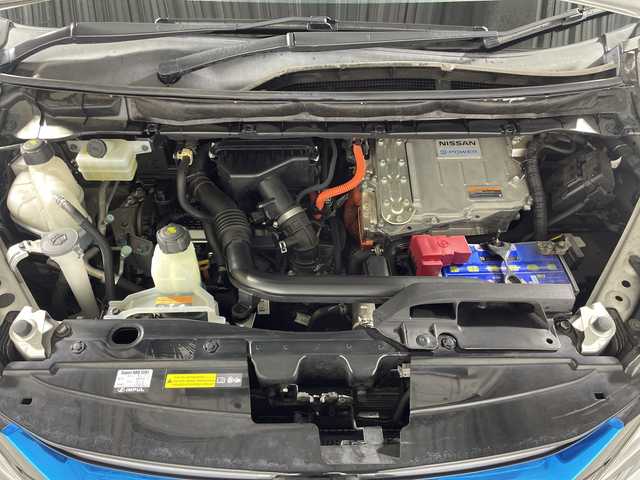 日産 セレナ e－パワー ハイウェイスター V 神奈川県 2018(平30)年 6.4万km ブリリアントシルバー プロパイロット/純正8型ナビ【MM517D-L】/・BT/フルセグTV/CD/DVD/BD/USB//AUX/アラウンドビューモニター/純正フリップダウンモニター/インテリジェントルームミラー/両側電動スライドドア/ハンズフリー/革巻きステアリング/ステアリングスイッチ/ステアリングヒーター/Autoライト/シートヒーター(D/N)/ETC/ドライブレコーダー/LEDヘッドライト/フォグランプ/インテリジェントキー/スペアキー/プッシュスタートボタン/2列目サンシェード/前後ソナー/純正15インチアルミホイール/純正フロアマット