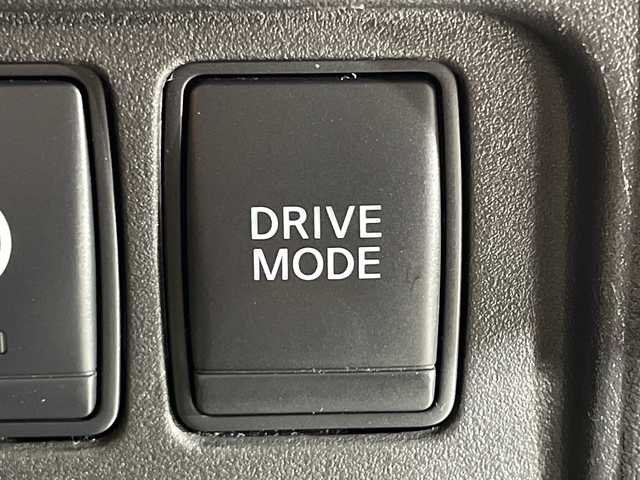 日産 セレナ e－パワー ハイウェイスター V 神奈川県 2018(平30)年 6.4万km ブリリアントシルバー プロパイロット/純正8型ナビ【MM517D-L】/・BT/フルセグTV/CD/DVD/BD/USB//AUX/アラウンドビューモニター/純正フリップダウンモニター/インテリジェントルームミラー/両側電動スライドドア/ハンズフリー/革巻きステアリング/ステアリングスイッチ/ステアリングヒーター/Autoライト/シートヒーター(D/N)/ETC/ドライブレコーダー/LEDヘッドライト/フォグランプ/インテリジェントキー/スペアキー/プッシュスタートボタン/2列目サンシェード/前後ソナー/純正15インチアルミホイール/純正フロアマット