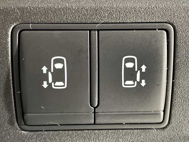 日産 セレナ e－パワー ハイウェイスター V 神奈川県 2018(平30)年 6.4万km ブリリアントシルバー プロパイロット/純正8型ナビ【MM517D-L】/・BT/フルセグTV/CD/DVD/BD/USB//AUX/アラウンドビューモニター/純正フリップダウンモニター/インテリジェントルームミラー/両側電動スライドドア/ハンズフリー/革巻きステアリング/ステアリングスイッチ/ステアリングヒーター/Autoライト/シートヒーター(D/N)/ETC/ドライブレコーダー/LEDヘッドライト/フォグランプ/インテリジェントキー/スペアキー/プッシュスタートボタン/2列目サンシェード/前後ソナー/純正15インチアルミホイール/純正フロアマット