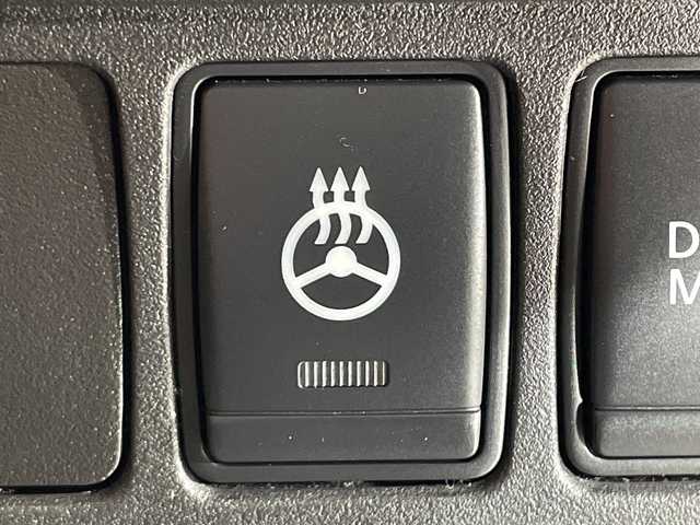 日産 セレナ e－パワー ハイウェイスター V 神奈川県 2018(平30)年 6.4万km ブリリアントシルバー プロパイロット/純正8型ナビ【MM517D-L】/・BT/フルセグTV/CD/DVD/BD/USB//AUX/アラウンドビューモニター/純正フリップダウンモニター/インテリジェントルームミラー/両側電動スライドドア/ハンズフリー/革巻きステアリング/ステアリングスイッチ/ステアリングヒーター/Autoライト/シートヒーター(D/N)/ETC/ドライブレコーダー/LEDヘッドライト/フォグランプ/インテリジェントキー/スペアキー/プッシュスタートボタン/2列目サンシェード/前後ソナー/純正15インチアルミホイール/純正フロアマット