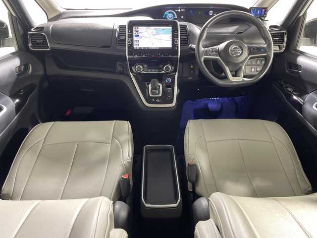 日産 セレナ e－パワー ハイウェイスター V 神奈川県 2018(平30)年 6.4万km ブリリアントシルバー プロパイロット/純正8型ナビ【MM517D-L】/・BT/フルセグTV/CD/DVD/BD/USB//AUX/アラウンドビューモニター/純正フリップダウンモニター/インテリジェントルームミラー/両側電動スライドドア/ハンズフリー/革巻きステアリング/ステアリングスイッチ/ステアリングヒーター/Autoライト/シートヒーター(D/N)/ETC/ドライブレコーダー/LEDヘッドライト/フォグランプ/インテリジェントキー/スペアキー/プッシュスタートボタン/2列目サンシェード/前後ソナー/純正15インチアルミホイール/純正フロアマット