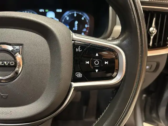 ボルボ Ｖ９０ クロスカントリー D4 AWD プロ 道央・札幌 2020(令2)年 4.4万km オスミウムグレーM メタリックペイント/電動パノラマガラスサンルーフ/Bowers＆Wilkinsサラウンド/インテリセーフ /　・360°カメラ/　・City Safety/　・ACC/　・BLIS/　・LKA/　・LCMA/　・CTA/純正HDDナビ/　・USB/BT/フルセグテレビ/ヘッドアップディスプレイ/ナッパレザーシート/シートヒーター/シートベンチレーション/ステアリングヒーター