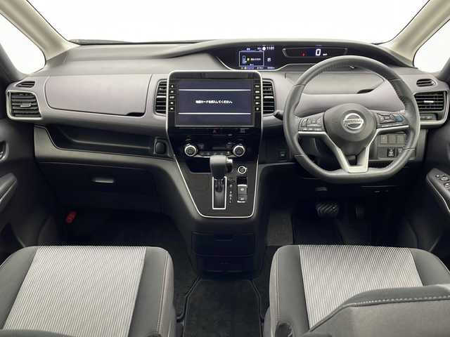 日産 セレナ ハイウェイスター V 千葉県 2022(令4)年 3.1万km ダークメタルグレー/ダイヤモンドブラック プロパイロット/エマージェンシーブレーキ/レーダークルーズコントロール/車線逸脱防止装置/踏み間違え防止/両側パワースライドドア/デジタルインナーミラー/純正SDナビ/フルセグテレビ/Bluetooth/フリップダウンモニター/ドライブレコーダー（前後）/ETC/純正フロアマット/純正ドアバイザー