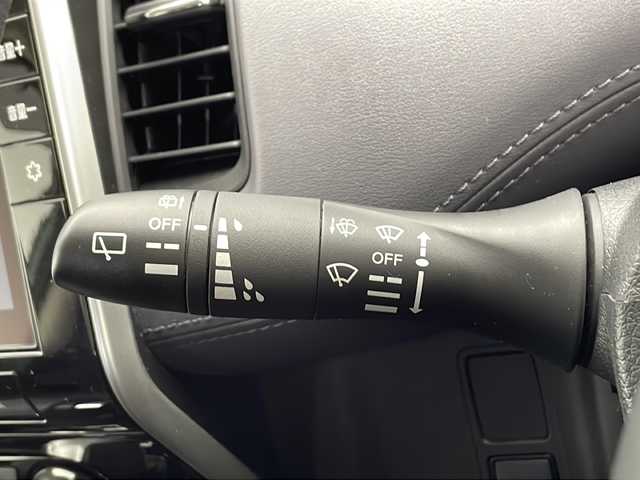 日産 セレナ ハイウェイスター V 千葉県 2022(令4)年 3.1万km ダークメタルグレー/ダイヤモンドブラック プロパイロット/エマージェンシーブレーキ/レーダークルーズコントロール/車線逸脱防止装置/踏み間違え防止/両側パワースライドドア/デジタルインナーミラー/純正SDナビ/フルセグテレビ/Bluetooth/フリップダウンモニター/ドライブレコーダー（前後）/ETC/純正フロアマット/純正ドアバイザー