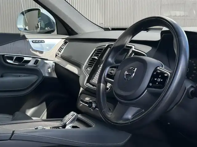 ボルボ ＸＣ９０ B6 AWD インスクリプション 長野県 2020(令2)年 4万km グレーⅡ エアサス装着車 /パノラマサンルーフ /HUD /Bowers＆Wilkinsサウンド /CarPlay /ブルー系レザーシート /ベンチレーション /シートヒーター /クリスタルシフトノブ /ステアリングヒーター /PWバックドア /純正ナビ /360°カメラ