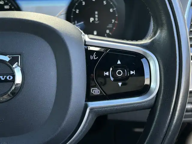 ボルボ ＸＣ９０ B6 AWD インスクリプション 長野県 2020(令2)年 4万km グレーⅡ エアサス装着車 /パノラマサンルーフ /HUD /Bowers＆Wilkinsサウンド /CarPlay /ブルー系レザーシート /ベンチレーション /シートヒーター /クリスタルシフトノブ /ステアリングヒーター /PWバックドア /純正ナビ /360°カメラ