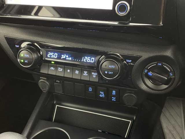 トヨタ ハイラックス Z GRスポーツ 新潟県 2023(令5)年 2.3万km アティチュードブラックマイカ ワンオーナー/4WD/純正メモリナビ/　Bluetooth/USB/プリクラッシュセーフティ/レーンキープアシスト/レーダークルーズコントロール/全方位モニター/前後コーナーセンサー/ハーフレザーシート/D席メモリーシート/ETC/アイドリングストップ/レザーステアリング/ステアリングスイッチ/パドルシフト/トノカバー