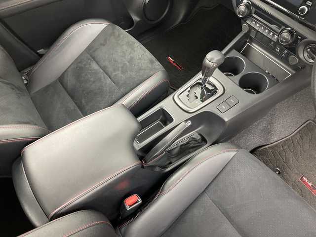 トヨタ ハイラックス Z GRスポーツ 新潟県 2023(令5)年 2.3万km アティチュードブラックマイカ ワンオーナー/4WD/純正メモリナビ/　Bluetooth/USB/プリクラッシュセーフティ/レーンキープアシスト/レーダークルーズコントロール/全方位モニター/前後コーナーセンサー/ハーフレザーシート/D席メモリーシート/ETC/アイドリングストップ/レザーステアリング/ステアリングスイッチ/パドルシフト/トノカバー