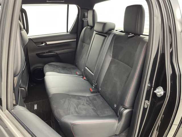 トヨタ ハイラックス Z GRスポーツ 新潟県 2023(令5)年 2.3万km アティチュードブラックマイカ ワンオーナー/4WD/純正メモリナビ/　Bluetooth/USB/プリクラッシュセーフティ/レーンキープアシスト/レーダークルーズコントロール/全方位モニター/前後コーナーセンサー/ハーフレザーシート/D席メモリーシート/ETC/アイドリングストップ/レザーステアリング/ステアリングスイッチ/パドルシフト/トノカバー