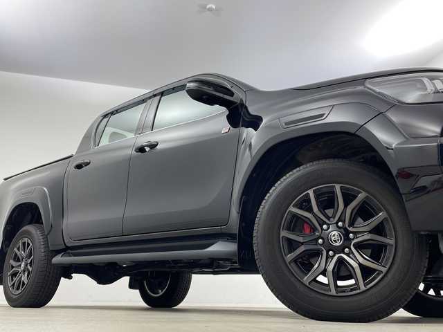 トヨタ ハイラックス Z GRスポーツ 新潟県 2023(令5)年 2.3万km アティチュードブラックマイカ ワンオーナー/4WD/純正メモリナビ/　Bluetooth/USB/プリクラッシュセーフティ/レーンキープアシスト/レーダークルーズコントロール/全方位モニター/前後コーナーセンサー/ハーフレザーシート/D席メモリーシート/ETC/アイドリングストップ/レザーステアリング/ステアリングスイッチ/パドルシフト/トノカバー