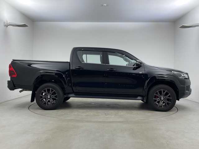 トヨタ ハイラックス Z GRスポーツ 新潟県 2023(令5)年 2.3万km アティチュードブラックマイカ ワンオーナー/4WD/純正メモリナビ/　Bluetooth/USB/プリクラッシュセーフティ/レーンキープアシスト/レーダークルーズコントロール/全方位モニター/前後コーナーセンサー/ハーフレザーシート/D席メモリーシート/ETC/アイドリングストップ/レザーステアリング/ステアリングスイッチ/パドルシフト/トノカバー