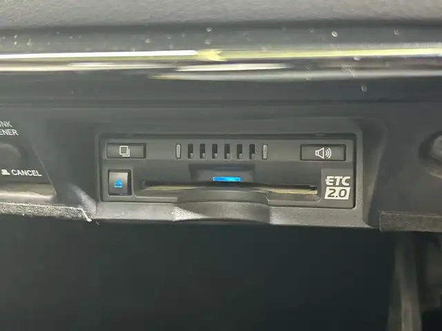 トヨタ クラウン ハイブリッド RS アドバンス 神奈川県 2020(令2)年 1.7万km ブラック メーカーナビゲーション/AM/FM/Bluetooth接続/フルセグTV/CD/DVD/USB/Miracast/電動ムーンルーフ/モデリスタエアロ（サイド/リア/マフラー）/前後ドライブレコーダー/ブラインドスポットモニター/バックカメラ/アダプティブクルーズコントロール/レザーシート/シートヒーター＋エアシート/前席パワーシート/ヘッドアップディスプレイ/スマートキー/スペアキー/ETC2.0/純正18インチアルミホイール/LEDヘッドライト/オートライト/オートマチックハイビーム/コーナーセンサー/横滑り防止装置/盗難防止装置/衝突被害軽減システム