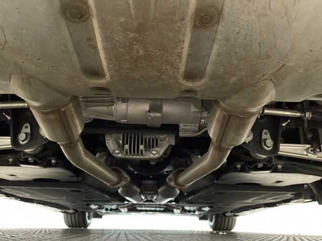 レクサス ＬＣ 500h Sパッケージ 新潟県 2018(平30)年 2.7万km グラファイトブラックガラスフレーク オプション装備/マークレビンソンリファレンスサラウンドサウンドシステム/カラーヘッドアップディスプレイ/標準装備/10.3インチワイドディスプレイ（フルセグTV、CD、DVD、Blu-ray、Miracast、Bluetooth、SD、USB、AUX）/バックカメラ/ETC2.0/ブラインドスポットモニター/プリクラッシュセーフティ/レーダークルーズコントロール/レーンキーピングアシスト/オートマチックハイビーム/CFRPルーフ、CFRPスカッフプレート/21インチ鍛造アルミホイール（ポリッシュ仕上げ＋ブラック塗装）/アクティブリヤウイング/ トルセンLSD/ギヤ比可変ステアリング［VGRS］/VDIM（アクティブステアリング統合制御付）/LDH（レクサス・ダイナミック・ハンドリングシステム）/アルカンターラルーフ/サンバイザー/ピラー・ルーフサイドガーニッシュ/パッケージトレイ/アルカンターラメーターフード/運転席・助手席アルカンターラ/本革スポーツシート（ベンチレーション・ヒーター付）＆後席アルカンターラシート/運転席・助手席8Wayパワーシート/クリアランスソナー/純正フロアマット