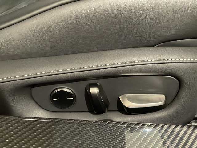 レクサス ＬＣ 500h Sパッケージ 新潟県 2018(平30)年 2.7万km グラファイトブラックガラスフレーク オプション装備/マークレビンソンリファレンスサラウンドサウンドシステム/カラーヘッドアップディスプレイ/標準装備/10.3インチワイドディスプレイ（フルセグTV、CD、DVD、Blu-ray、Miracast、Bluetooth、SD、USB、AUX）/バックカメラ/ETC2.0/ブラインドスポットモニター/プリクラッシュセーフティ/レーダークルーズコントロール/レーンキーピングアシスト/オートマチックハイビーム/CFRPルーフ、CFRPスカッフプレート/21インチ鍛造アルミホイール（ポリッシュ仕上げ＋ブラック塗装）/アクティブリヤウイング/ トルセンLSD/ギヤ比可変ステアリング［VGRS］/VDIM（アクティブステアリング統合制御付）/LDH（レクサス・ダイナミック・ハンドリングシステム）/アルカンターラルーフ/サンバイザー/ピラー・ルーフサイドガーニッシュ/パッケージトレイ/アルカンターラメーターフード/運転席・助手席アルカンターラ/本革スポーツシート（ベンチレーション・ヒーター付）＆後席アルカンターラシート/運転席・助手席8Wayパワーシート/クリアランスソナー/純正フロアマット