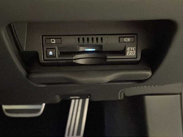 レクサス ＬＣ 500h Sパッケージ 新潟県 2018(平30)年 2.7万km グラファイトブラックガラスフレーク オプション装備/マークレビンソンリファレンスサラウンドサウンドシステム/カラーヘッドアップディスプレイ/標準装備/10.3インチワイドディスプレイ（フルセグTV、CD、DVD、Blu-ray、Miracast、Bluetooth、SD、USB、AUX）/バックカメラ/ETC2.0/ブラインドスポットモニター/プリクラッシュセーフティ/レーダークルーズコントロール/レーンキーピングアシスト/オートマチックハイビーム/CFRPルーフ、CFRPスカッフプレート/21インチ鍛造アルミホイール（ポリッシュ仕上げ＋ブラック塗装）/アクティブリヤウイング/ トルセンLSD/ギヤ比可変ステアリング［VGRS］/VDIM（アクティブステアリング統合制御付）/LDH（レクサス・ダイナミック・ハンドリングシステム）/アルカンターラルーフ/サンバイザー/ピラー・ルーフサイドガーニッシュ/パッケージトレイ/アルカンターラメーターフード/運転席・助手席アルカンターラ/本革スポーツシート（ベンチレーション・ヒーター付）＆後席アルカンターラシート/運転席・助手席8Wayパワーシート/クリアランスソナー/純正フロアマット