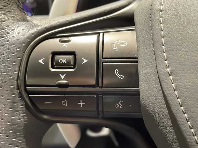 レクサス ＬＣ 500h Sパッケージ 新潟県 2018(平30)年 2.7万km グラファイトブラックガラスフレーク オプション装備/マークレビンソンリファレンスサラウンドサウンドシステム/カラーヘッドアップディスプレイ/標準装備/10.3インチワイドディスプレイ（フルセグTV、CD、DVD、Blu-ray、Miracast、Bluetooth、SD、USB、AUX）/バックカメラ/ETC2.0/ブラインドスポットモニター/プリクラッシュセーフティ/レーダークルーズコントロール/レーンキーピングアシスト/オートマチックハイビーム/CFRPルーフ、CFRPスカッフプレート/21インチ鍛造アルミホイール（ポリッシュ仕上げ＋ブラック塗装）/アクティブリヤウイング/ トルセンLSD/ギヤ比可変ステアリング［VGRS］/VDIM（アクティブステアリング統合制御付）/LDH（レクサス・ダイナミック・ハンドリングシステム）/アルカンターラルーフ/サンバイザー/ピラー・ルーフサイドガーニッシュ/パッケージトレイ/アルカンターラメーターフード/運転席・助手席アルカンターラ/本革スポーツシート（ベンチレーション・ヒーター付）＆後席アルカンターラシート/運転席・助手席8Wayパワーシート/クリアランスソナー/純正フロアマット