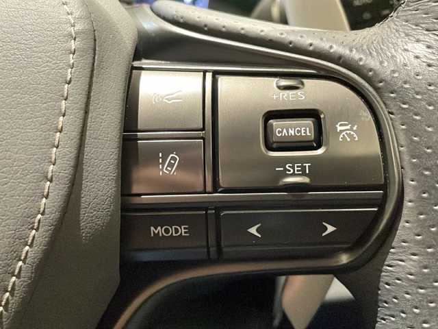 レクサス ＬＣ 500h Sパッケージ 新潟県 2018(平30)年 2.7万km グラファイトブラックガラスフレーク オプション装備/マークレビンソンリファレンスサラウンドサウンドシステム/カラーヘッドアップディスプレイ/標準装備/10.3インチワイドディスプレイ（フルセグTV、CD、DVD、Blu-ray、Miracast、Bluetooth、SD、USB、AUX）/バックカメラ/ETC2.0/ブラインドスポットモニター/プリクラッシュセーフティ/レーダークルーズコントロール/レーンキーピングアシスト/オートマチックハイビーム/CFRPルーフ、CFRPスカッフプレート/21インチ鍛造アルミホイール（ポリッシュ仕上げ＋ブラック塗装）/アクティブリヤウイング/ トルセンLSD/ギヤ比可変ステアリング［VGRS］/VDIM（アクティブステアリング統合制御付）/LDH（レクサス・ダイナミック・ハンドリングシステム）/アルカンターラルーフ/サンバイザー/ピラー・ルーフサイドガーニッシュ/パッケージトレイ/アルカンターラメーターフード/運転席・助手席アルカンターラ/本革スポーツシート（ベンチレーション・ヒーター付）＆後席アルカンターラシート/運転席・助手席8Wayパワーシート/クリアランスソナー/純正フロアマット