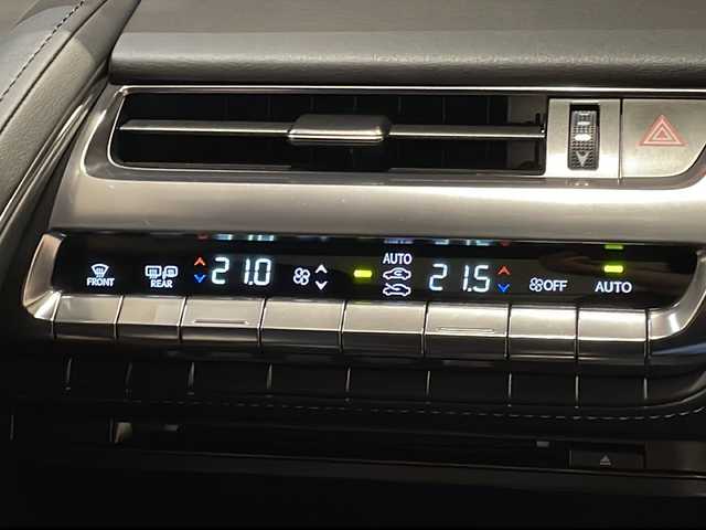 レクサス ＬＣ 500h Sパッケージ 新潟県 2018(平30)年 2.7万km グラファイトブラックガラスフレーク オプション装備/マークレビンソンリファレンスサラウンドサウンドシステム/カラーヘッドアップディスプレイ/標準装備/10.3インチワイドディスプレイ（フルセグTV、CD、DVD、Blu-ray、Miracast、Bluetooth、SD、USB、AUX）/バックカメラ/ETC2.0/ブラインドスポットモニター/プリクラッシュセーフティ/レーダークルーズコントロール/レーンキーピングアシスト/オートマチックハイビーム/CFRPルーフ、CFRPスカッフプレート/21インチ鍛造アルミホイール（ポリッシュ仕上げ＋ブラック塗装）/アクティブリヤウイング/ トルセンLSD/ギヤ比可変ステアリング［VGRS］/VDIM（アクティブステアリング統合制御付）/LDH（レクサス・ダイナミック・ハンドリングシステム）/アルカンターラルーフ/サンバイザー/ピラー・ルーフサイドガーニッシュ/パッケージトレイ/アルカンターラメーターフード/運転席・助手席アルカンターラ/本革スポーツシート（ベンチレーション・ヒーター付）＆後席アルカンターラシート/運転席・助手席8Wayパワーシート/クリアランスソナー/純正フロアマット