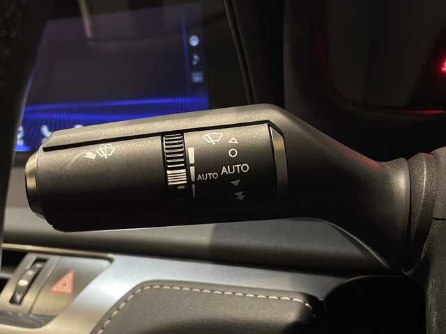 レクサス ＬＣ 500h Sパッケージ 新潟県 2018(平30)年 2.7万km グラファイトブラックガラスフレーク オプション装備/マークレビンソンリファレンスサラウンドサウンドシステム/カラーヘッドアップディスプレイ/標準装備/10.3インチワイドディスプレイ（フルセグTV、CD、DVD、Blu-ray、Miracast、Bluetooth、SD、USB、AUX）/バックカメラ/ETC2.0/ブラインドスポットモニター/プリクラッシュセーフティ/レーダークルーズコントロール/レーンキーピングアシスト/オートマチックハイビーム/CFRPルーフ、CFRPスカッフプレート/21インチ鍛造アルミホイール（ポリッシュ仕上げ＋ブラック塗装）/アクティブリヤウイング/ トルセンLSD/ギヤ比可変ステアリング［VGRS］/VDIM（アクティブステアリング統合制御付）/LDH（レクサス・ダイナミック・ハンドリングシステム）/アルカンターラルーフ/サンバイザー/ピラー・ルーフサイドガーニッシュ/パッケージトレイ/アルカンターラメーターフード/運転席・助手席アルカンターラ/本革スポーツシート（ベンチレーション・ヒーター付）＆後席アルカンターラシート/運転席・助手席8Wayパワーシート/クリアランスソナー/純正フロアマット