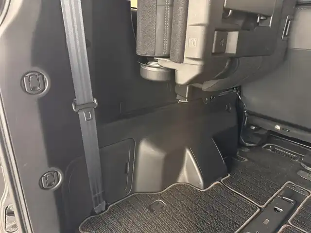 三菱 デリカＤ：５ ジャスパー 三重県 2020(令2)年 2.4万km アイガーグレーM/ダイヤモンドブラックマイカ ディーゼル・ターボ/フルタイム4WD/MTモード付インパネ8AT/純正 10.1インチナビ QY9000MC/（FM/AM/TV/Music Catcher/Bluetooth/CD/DVD/SD/USB/iPod/HDMI/AUX）/11.5インチ 純正 後席フリップダウンモニター［ALPINE製］/マルチアラウンドモニター/両側オートスライドドア/e-Assist/・衝突被害軽減ブレーキシステム/・車線逸脱警報システム/・レーダークルーズコントロールシステム/・オートハイビーム/・誤発進抑制機能（前進時）/・後側方車両検知警報システム（レーンチェンジアシスト機能付）［BSW/LCA］/・後退時交差車両検知警報システム［RCTA］/装備/・ハーフレザーシート/・パワーシート（D6way）/・左右独立オートエアコン/・後席クーラー＆ヒーター/・AC100V電源コンセント（100W）/・オートライト/・LED ヘッドランプ＋フロントフォグランプ/・パドルシフト/・純正18inAW/・プッシュスタート/・保/取/・スマートキーx2/など