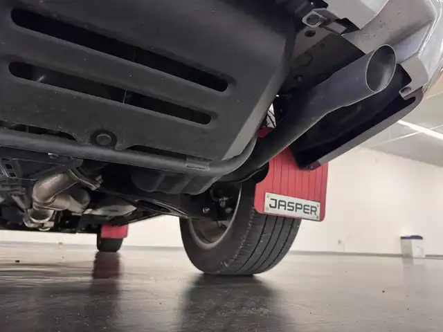 三菱 デリカＤ：５ ジャスパー 三重県 2020(令2)年 2.4万km アイガーグレーM/ダイヤモンドブラックマイカ ディーゼル・ターボ/フルタイム4WD/MTモード付インパネ8AT/純正 10.1インチナビ QY9000MC/（FM/AM/TV/Music Catcher/Bluetooth/CD/DVD/SD/USB/iPod/HDMI/AUX）/11.5インチ 純正 後席フリップダウンモニター［ALPINE製］/マルチアラウンドモニター/両側オートスライドドア/e-Assist/・衝突被害軽減ブレーキシステム/・車線逸脱警報システム/・レーダークルーズコントロールシステム/・オートハイビーム/・誤発進抑制機能（前進時）/・後側方車両検知警報システム（レーンチェンジアシスト機能付）［BSW/LCA］/・後退時交差車両検知警報システム［RCTA］/装備/・ハーフレザーシート/・パワーシート（D6way）/・左右独立オートエアコン/・後席クーラー＆ヒーター/・AC100V電源コンセント（100W）/・オートライト/・LED ヘッドランプ＋フロントフォグランプ/・パドルシフト/・純正18inAW/・プッシュスタート/・保/取/・スマートキーx2/など