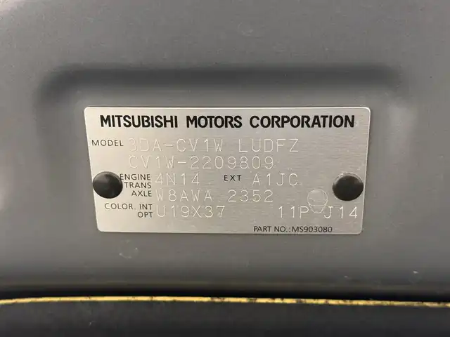 三菱 デリカＤ：５ ジャスパー 三重県 2020(令2)年 2.4万km アイガーグレーM/ダイヤモンドブラックマイカ ディーゼル・ターボ/フルタイム4WD/MTモード付インパネ8AT/純正 10.1インチナビ QY9000MC/（FM/AM/TV/Music Catcher/Bluetooth/CD/DVD/SD/USB/iPod/HDMI/AUX）/11.5インチ 純正 後席フリップダウンモニター［ALPINE製］/マルチアラウンドモニター/両側オートスライドドア/e-Assist/・衝突被害軽減ブレーキシステム/・車線逸脱警報システム/・レーダークルーズコントロールシステム/・オートハイビーム/・誤発進抑制機能（前進時）/・後側方車両検知警報システム（レーンチェンジアシスト機能付）［BSW/LCA］/・後退時交差車両検知警報システム［RCTA］/装備/・ハーフレザーシート/・パワーシート（D6way）/・左右独立オートエアコン/・後席クーラー＆ヒーター/・AC100V電源コンセント（100W）/・オートライト/・LED ヘッドランプ＋フロントフォグランプ/・パドルシフト/・純正18inAW/・プッシュスタート/・保/取/・スマートキーx2/など