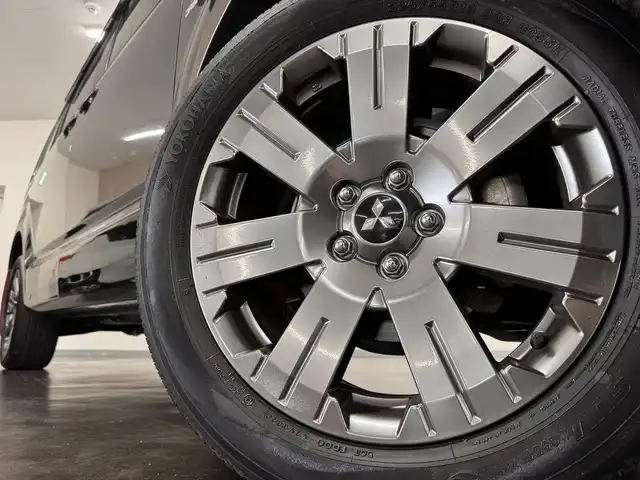 三菱 デリカＤ：５ ジャスパー 三重県 2020(令2)年 2.4万km アイガーグレーM/ダイヤモンドブラックマイカ ディーゼル・ターボ/フルタイム4WD/MTモード付インパネ8AT/純正 10.1インチナビ QY9000MC/（FM/AM/TV/Music Catcher/Bluetooth/CD/DVD/SD/USB/iPod/HDMI/AUX）/11.5インチ 純正 後席フリップダウンモニター［ALPINE製］/マルチアラウンドモニター/両側オートスライドドア/e-Assist/・衝突被害軽減ブレーキシステム/・車線逸脱警報システム/・レーダークルーズコントロールシステム/・オートハイビーム/・誤発進抑制機能（前進時）/・後側方車両検知警報システム（レーンチェンジアシスト機能付）［BSW/LCA］/・後退時交差車両検知警報システム［RCTA］/装備/・ハーフレザーシート/・パワーシート（D6way）/・左右独立オートエアコン/・後席クーラー＆ヒーター/・AC100V電源コンセント（100W）/・オートライト/・LED ヘッドランプ＋フロントフォグランプ/・パドルシフト/・純正18inAW/・プッシュスタート/・保/取/・スマートキーx2/など