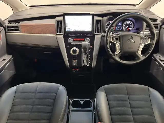 三菱 デリカＤ：５ ジャスパー 三重県 2020(令2)年 2.4万km アイガーグレーM/ダイヤモンドブラックマイカ ディーゼル・ターボ/フルタイム4WD/MTモード付インパネ8AT/純正 10.1インチナビ QY9000MC/（FM/AM/TV/Music Catcher/Bluetooth/CD/DVD/SD/USB/iPod/HDMI/AUX）/11.5インチ 純正 後席フリップダウンモニター［ALPINE製］/マルチアラウンドモニター/両側オートスライドドア/e-Assist/・衝突被害軽減ブレーキシステム/・車線逸脱警報システム/・レーダークルーズコントロールシステム/・オートハイビーム/・誤発進抑制機能（前進時）/・後側方車両検知警報システム（レーンチェンジアシスト機能付）［BSW/LCA］/・後退時交差車両検知警報システム［RCTA］/装備/・ハーフレザーシート/・パワーシート（D6way）/・左右独立オートエアコン/・後席クーラー＆ヒーター/・AC100V電源コンセント（100W）/・オートライト/・LED ヘッドランプ＋フロントフォグランプ/・パドルシフト/・純正18inAW/・プッシュスタート/・保/取/・スマートキーx2/など