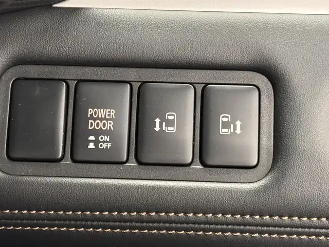 三菱 デリカＤ：５ ジャスパー 三重県 2020(令2)年 2.4万km アイガーグレーM/ダイヤモンドブラックマイカ ディーゼル・ターボ/フルタイム4WD/MTモード付インパネ8AT/純正 10.1インチナビ QY9000MC/（FM/AM/TV/Music Catcher/Bluetooth/CD/DVD/SD/USB/iPod/HDMI/AUX）/11.5インチ 純正 後席フリップダウンモニター［ALPINE製］/マルチアラウンドモニター/両側オートスライドドア/e-Assist/・衝突被害軽減ブレーキシステム/・車線逸脱警報システム/・レーダークルーズコントロールシステム/・オートハイビーム/・誤発進抑制機能（前進時）/・後側方車両検知警報システム（レーンチェンジアシスト機能付）［BSW/LCA］/・後退時交差車両検知警報システム［RCTA］/装備/・ハーフレザーシート/・パワーシート（D6way）/・左右独立オートエアコン/・後席クーラー＆ヒーター/・AC100V電源コンセント（100W）/・オートライト/・LED ヘッドランプ＋フロントフォグランプ/・パドルシフト/・純正18inAW/・プッシュスタート/・保/取/・スマートキーx2/など