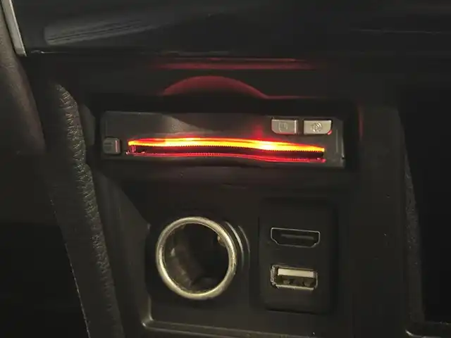 三菱 デリカＤ：５ ジャスパー 三重県 2020(令2)年 2.4万km アイガーグレーM/ダイヤモンドブラックマイカ ディーゼル・ターボ/フルタイム4WD/MTモード付インパネ8AT/純正 10.1インチナビ QY9000MC/（FM/AM/TV/Music Catcher/Bluetooth/CD/DVD/SD/USB/iPod/HDMI/AUX）/11.5インチ 純正 後席フリップダウンモニター［ALPINE製］/マルチアラウンドモニター/両側オートスライドドア/e-Assist/・衝突被害軽減ブレーキシステム/・車線逸脱警報システム/・レーダークルーズコントロールシステム/・オートハイビーム/・誤発進抑制機能（前進時）/・後側方車両検知警報システム（レーンチェンジアシスト機能付）［BSW/LCA］/・後退時交差車両検知警報システム［RCTA］/装備/・ハーフレザーシート/・パワーシート（D6way）/・左右独立オートエアコン/・後席クーラー＆ヒーター/・AC100V電源コンセント（100W）/・オートライト/・LED ヘッドランプ＋フロントフォグランプ/・パドルシフト/・純正18inAW/・プッシュスタート/・保/取/・スマートキーx2/など