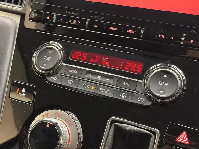 三菱 デリカＤ：５ ジャスパー 三重県 2020(令2)年 2.4万km アイガーグレーM/ダイヤモンドブラックマイカ ディーゼル・ターボ/フルタイム4WD/MTモード付インパネ8AT/純正 10.1インチナビ QY9000MC/（FM/AM/TV/Music Catcher/Bluetooth/CD/DVD/SD/USB/iPod/HDMI/AUX）/11.5インチ 純正 後席フリップダウンモニター［ALPINE製］/マルチアラウンドモニター/両側オートスライドドア/e-Assist/・衝突被害軽減ブレーキシステム/・車線逸脱警報システム/・レーダークルーズコントロールシステム/・オートハイビーム/・誤発進抑制機能（前進時）/・後側方車両検知警報システム（レーンチェンジアシスト機能付）［BSW/LCA］/・後退時交差車両検知警報システム［RCTA］/装備/・ハーフレザーシート/・パワーシート（D6way）/・左右独立オートエアコン/・後席クーラー＆ヒーター/・AC100V電源コンセント（100W）/・オートライト/・LED ヘッドランプ＋フロントフォグランプ/・パドルシフト/・純正18inAW/・プッシュスタート/・保/取/・スマートキーx2/など