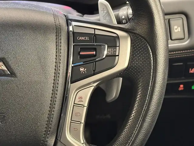 三菱 デリカＤ：５ ジャスパー 三重県 2020(令2)年 2.4万km アイガーグレーM/ダイヤモンドブラックマイカ ディーゼル・ターボ/フルタイム4WD/MTモード付インパネ8AT/純正 10.1インチナビ QY9000MC/（FM/AM/TV/Music Catcher/Bluetooth/CD/DVD/SD/USB/iPod/HDMI/AUX）/11.5インチ 純正 後席フリップダウンモニター［ALPINE製］/マルチアラウンドモニター/両側オートスライドドア/e-Assist/・衝突被害軽減ブレーキシステム/・車線逸脱警報システム/・レーダークルーズコントロールシステム/・オートハイビーム/・誤発進抑制機能（前進時）/・後側方車両検知警報システム（レーンチェンジアシスト機能付）［BSW/LCA］/・後退時交差車両検知警報システム［RCTA］/装備/・ハーフレザーシート/・パワーシート（D6way）/・左右独立オートエアコン/・後席クーラー＆ヒーター/・AC100V電源コンセント（100W）/・オートライト/・LED ヘッドランプ＋フロントフォグランプ/・パドルシフト/・純正18inAW/・プッシュスタート/・保/取/・スマートキーx2/など