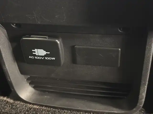 三菱 デリカＤ：５ ジャスパー 三重県 2020(令2)年 2.4万km アイガーグレーM/ダイヤモンドブラックマイカ ディーゼル・ターボ/フルタイム4WD/MTモード付インパネ8AT/純正 10.1インチナビ QY9000MC/（FM/AM/TV/Music Catcher/Bluetooth/CD/DVD/SD/USB/iPod/HDMI/AUX）/11.5インチ 純正 後席フリップダウンモニター［ALPINE製］/マルチアラウンドモニター/両側オートスライドドア/e-Assist/・衝突被害軽減ブレーキシステム/・車線逸脱警報システム/・レーダークルーズコントロールシステム/・オートハイビーム/・誤発進抑制機能（前進時）/・後側方車両検知警報システム（レーンチェンジアシスト機能付）［BSW/LCA］/・後退時交差車両検知警報システム［RCTA］/装備/・ハーフレザーシート/・パワーシート（D6way）/・左右独立オートエアコン/・後席クーラー＆ヒーター/・AC100V電源コンセント（100W）/・オートライト/・LED ヘッドランプ＋フロントフォグランプ/・パドルシフト/・純正18inAW/・プッシュスタート/・保/取/・スマートキーx2/など