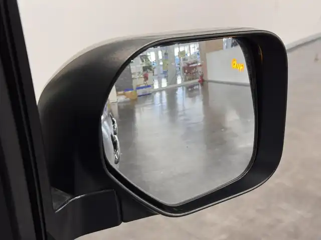 三菱 デリカＤ：５ ジャスパー 三重県 2020(令2)年 2.4万km アイガーグレーM/ダイヤモンドブラックマイカ ディーゼル・ターボ/フルタイム4WD/MTモード付インパネ8AT/純正 10.1インチナビ QY9000MC/（FM/AM/TV/Music Catcher/Bluetooth/CD/DVD/SD/USB/iPod/HDMI/AUX）/11.5インチ 純正 後席フリップダウンモニター［ALPINE製］/マルチアラウンドモニター/両側オートスライドドア/e-Assist/・衝突被害軽減ブレーキシステム/・車線逸脱警報システム/・レーダークルーズコントロールシステム/・オートハイビーム/・誤発進抑制機能（前進時）/・後側方車両検知警報システム（レーンチェンジアシスト機能付）［BSW/LCA］/・後退時交差車両検知警報システム［RCTA］/装備/・ハーフレザーシート/・パワーシート（D6way）/・左右独立オートエアコン/・後席クーラー＆ヒーター/・AC100V電源コンセント（100W）/・オートライト/・LED ヘッドランプ＋フロントフォグランプ/・パドルシフト/・純正18inAW/・プッシュスタート/・保/取/・スマートキーx2/など